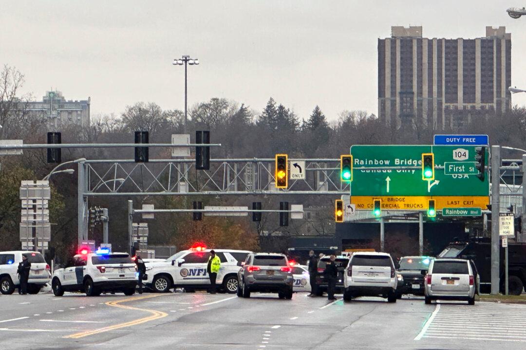 2 Dead After Vehicle Explosion at Canada-US Border, Incident Not Terrorism-Related: FBI