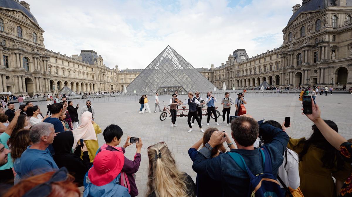 The orchestra performs in Paris. (Courtesy of Big Bike Orchestra)