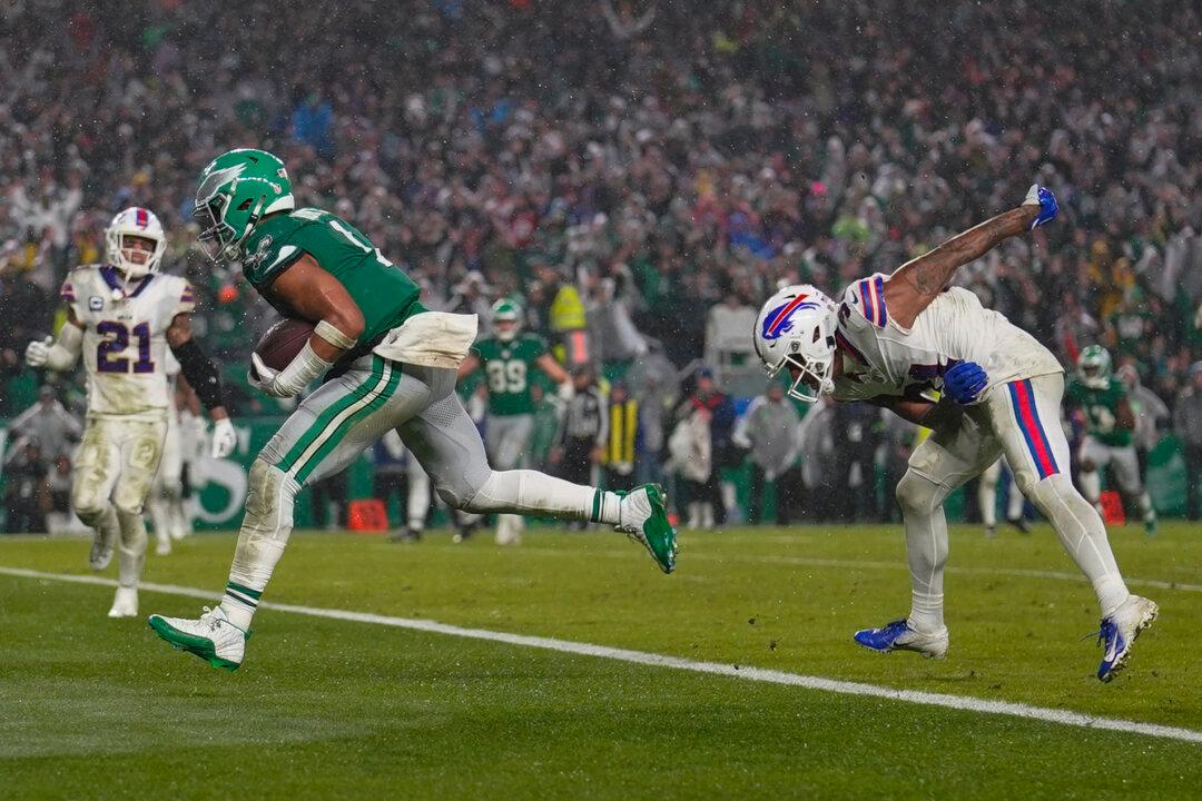 Jalen Hurts Runs for Winning TD in Overtime, Eagles Rally Past Josh Allen, Bills 37–34