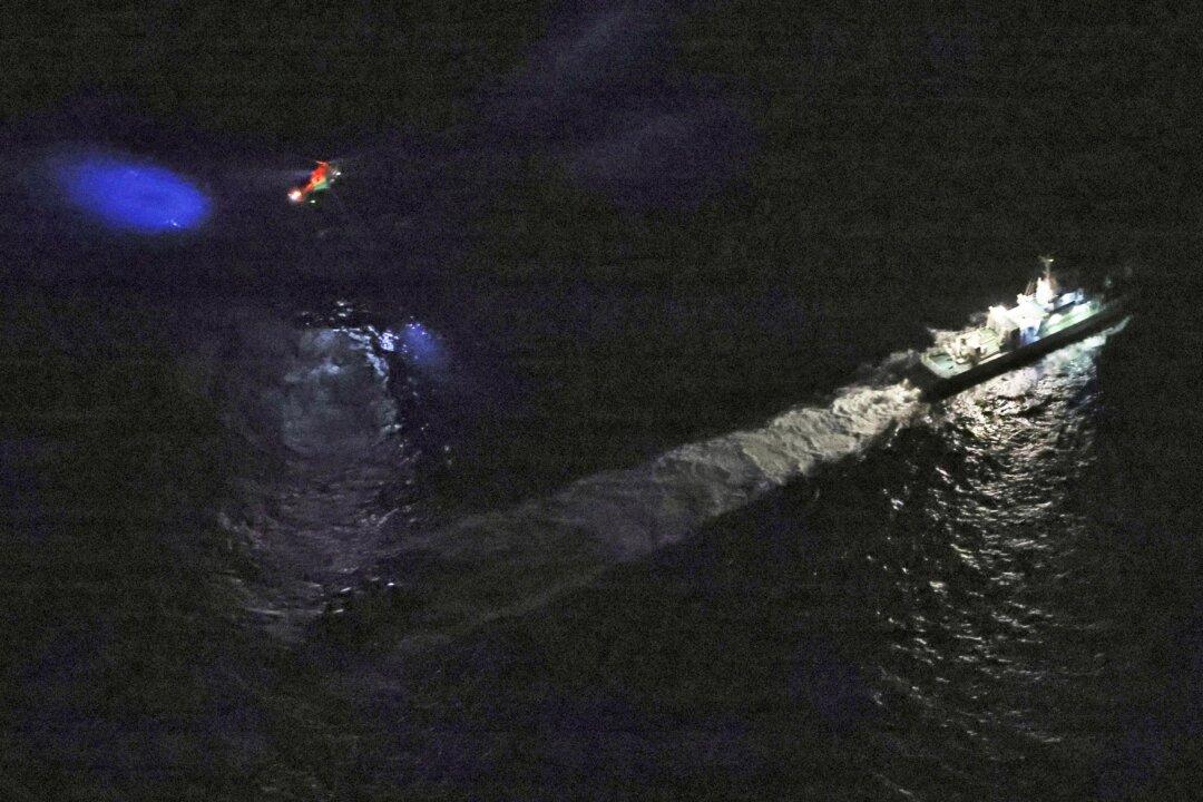 US Military Osprey Aircraft With 6 Aboard Crashes Off Southern Japan, at Least 1 Dead