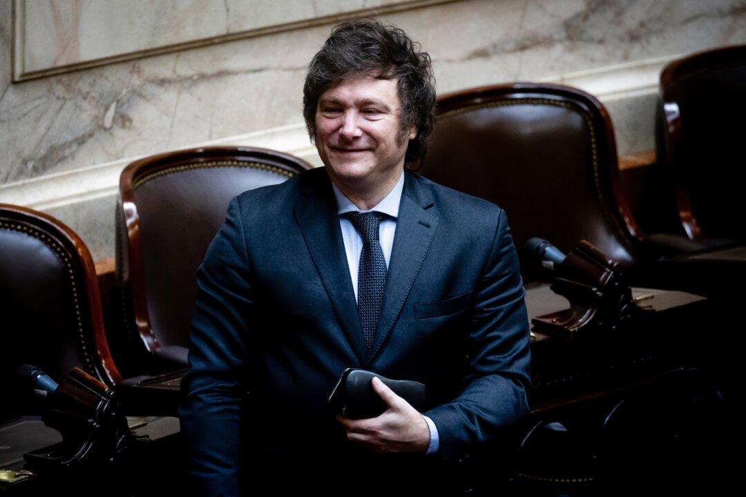 Milei’s Plan to Abolish Argentina’s Central Bank Not a ‘Slam Dunk,’ Libertarian Ron Paul Cautions