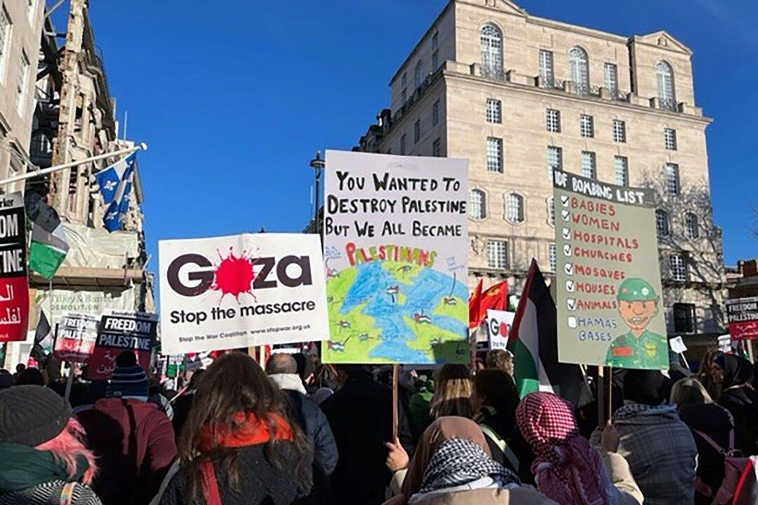 Police ‘Surrounded’ at Pro-Palestine Event After Making Arrests