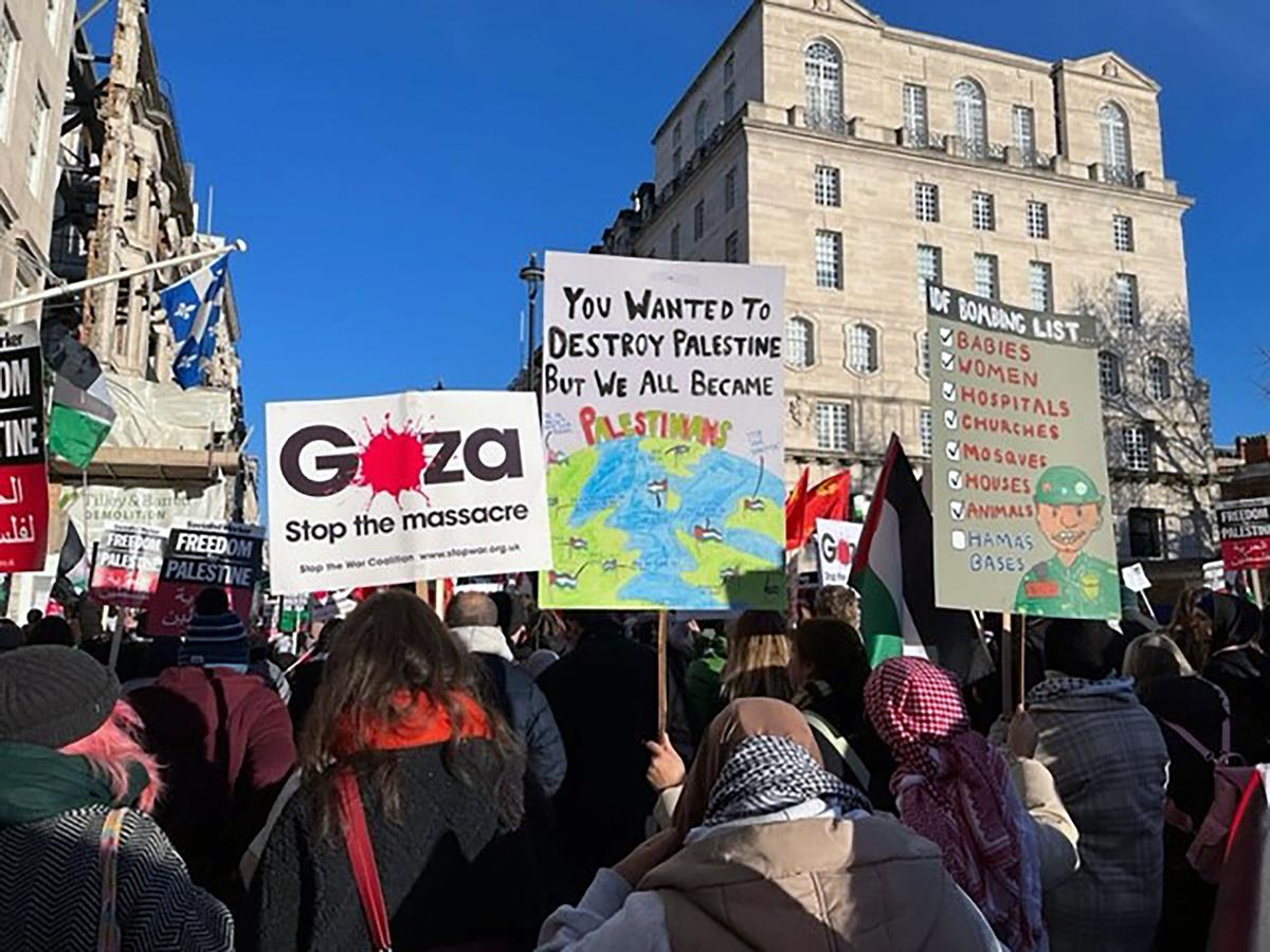 Police ‘Surrounded’ at Pro-Palestine Event After Making Arrests