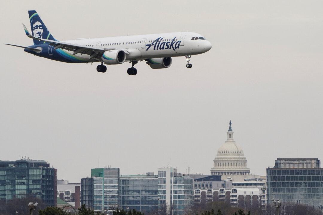 Alaska Air to Buy Hawaiian Airlines for $1.9 Billion