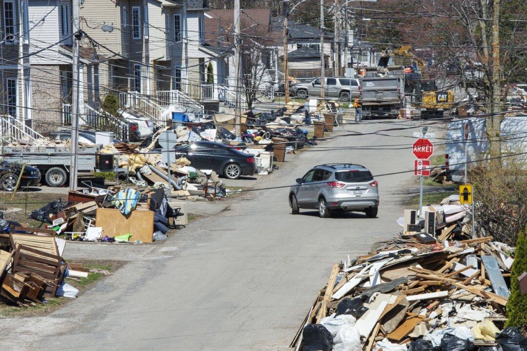 Residents in Quebec’s Laurentians Waiting for News After Evacuation From Eroded Dike