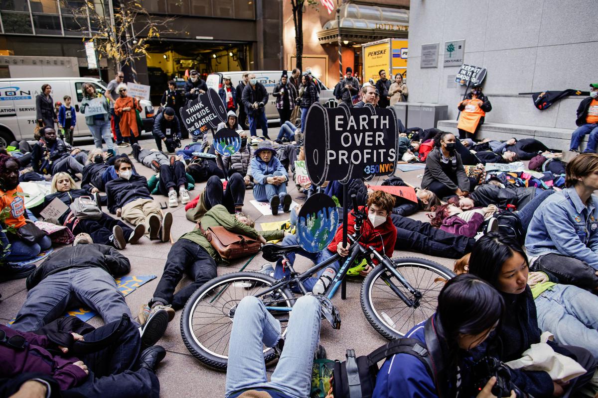 Climate activists protest in front of BlackRock headquarters in New York on Oct. 29, 2022. (KENA BETANCUR/AFP via Getty Images)
