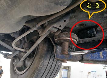 The tracking device was found fixed on Li Yuanqiang's car. (Minghui.org)