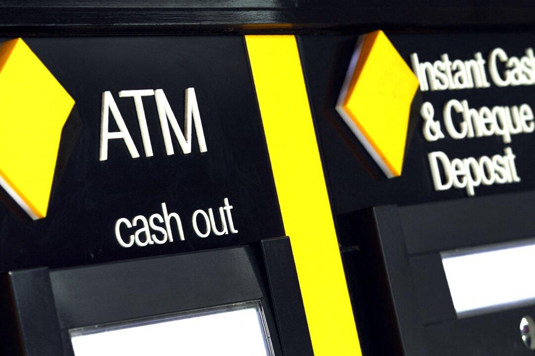 ‘Worst Christmas Present’: Commonwealth Bank Criticised for Charging for Cash Withdrawals