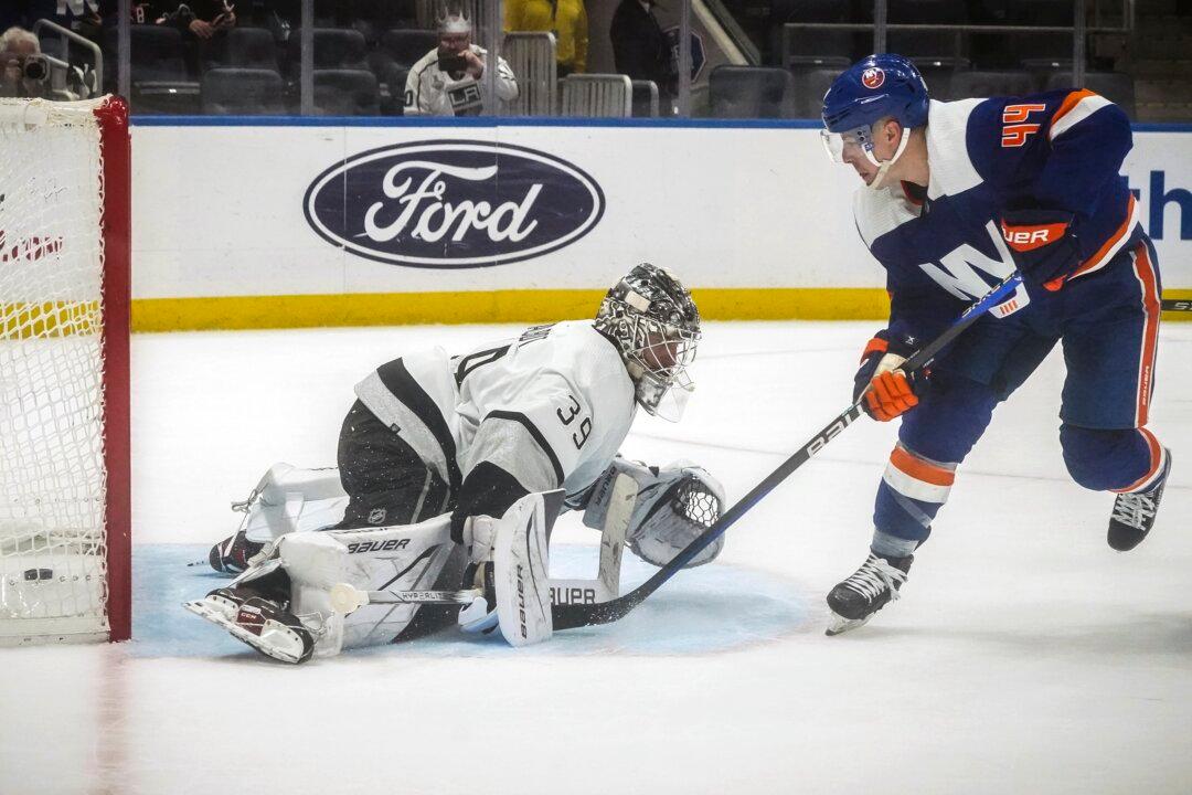 Islanders Rally for OT Win Handing Kings 1st Road Loss
