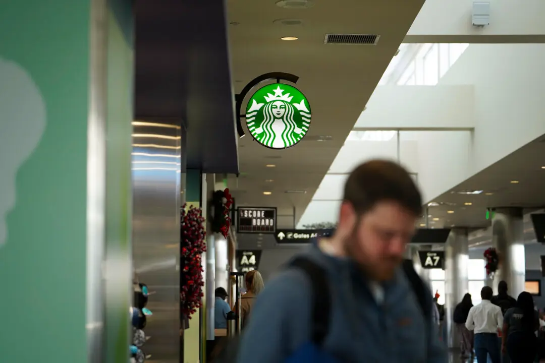Starbucks Attracts More Customers, 5 Percent Stock Gain