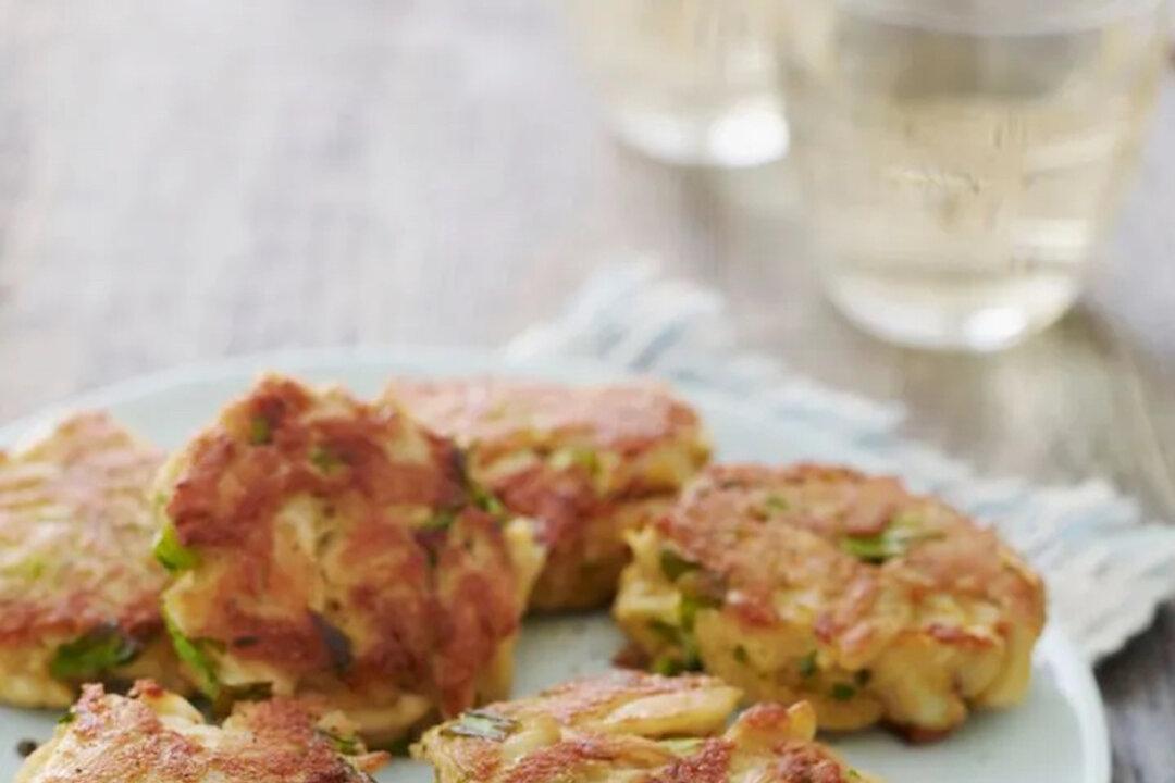Maryland Crab Cakes With Quick Tartar Sauce