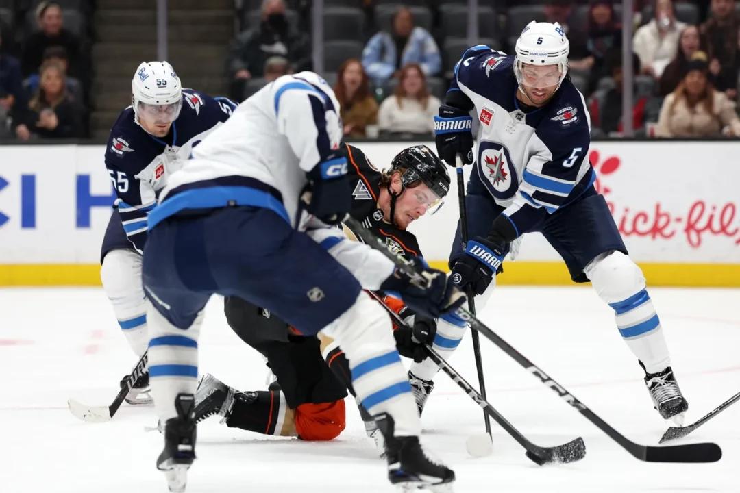 Four-Goal Third Period Propels Jets Past Ducks