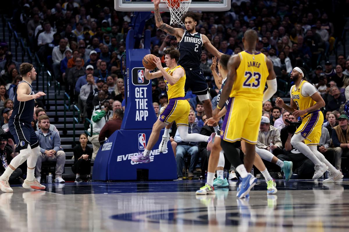 Mavericks Win Battle of 3-Pointers vs. Lakers 127–125