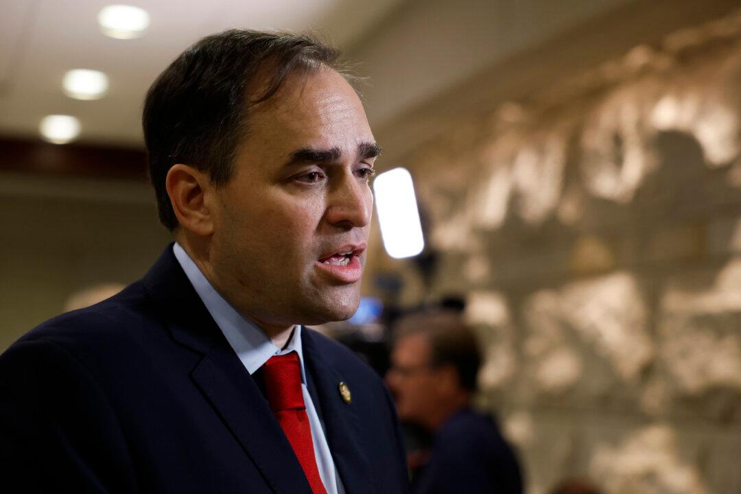 House Democrat, Republican Representing Deep-Red Districts Announce Retirements