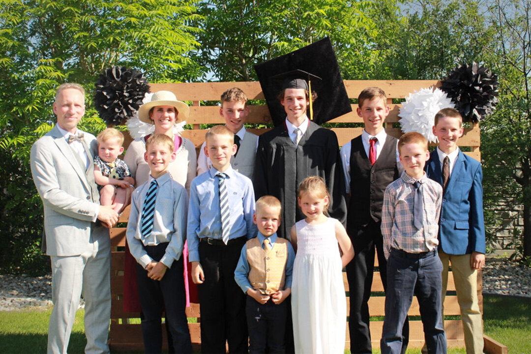 ‘Intelligent People Have Kids’: Couple Choose Faith Over Contraception, Give Birth to 9 Boys and 1 Girl