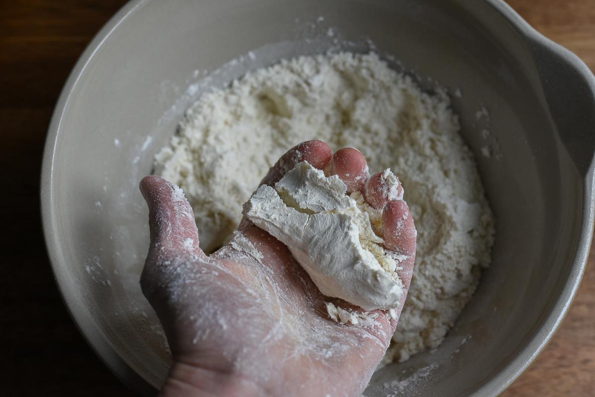 Combine the flour, salt, sugar, oil, and butter until you get a crumbly, sandy texture. (Audrey Le Goff)