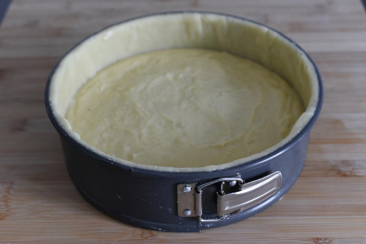 Roll out the dough and snugly press into a greased and floured cake pan. (Audrey Le Goff)