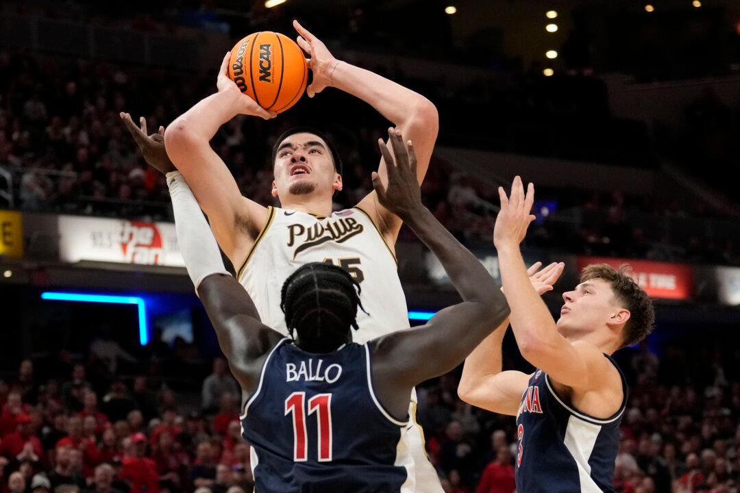 Loyer, Smith Lead No. 3 Purdue Past No. 1 Arizona 92–84 in NCAA Showdown