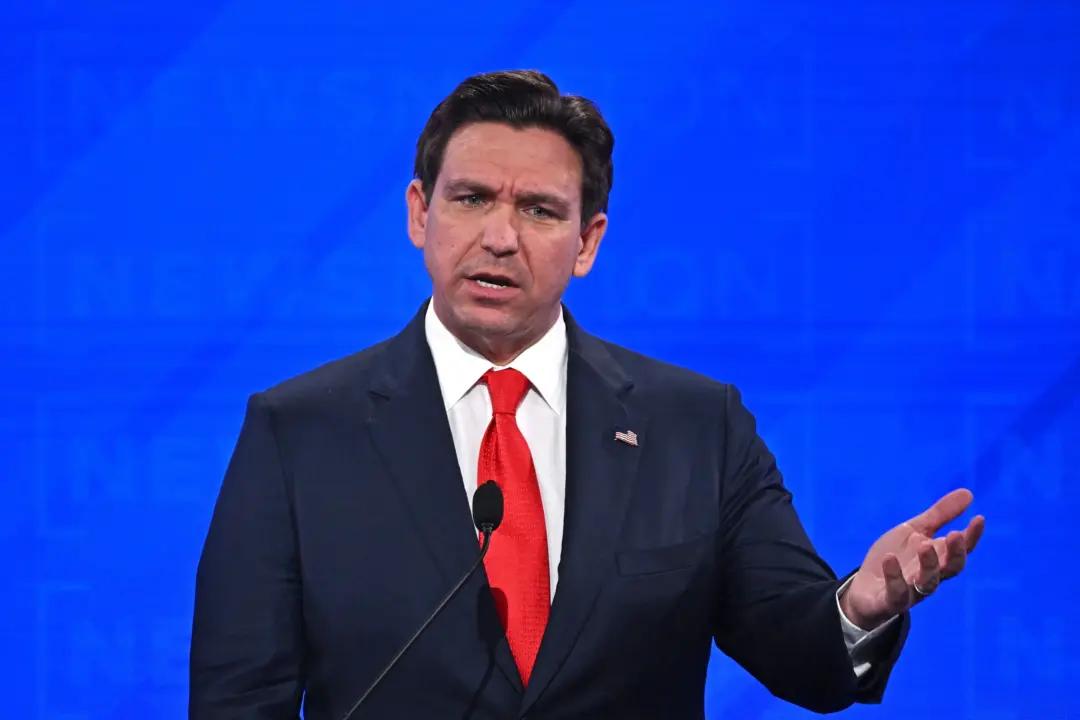 Watchdog Alleges DeSantis Campaign Illegally Coordinated with Super PAC