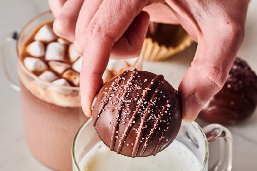 I Made This ‘Exploding Cocoa’ Once and I’ll Never Go Back to the Boxed Kind