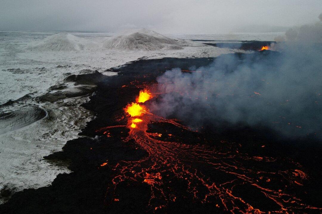Lava Flows From Iceland Volcano Continues to Decrease