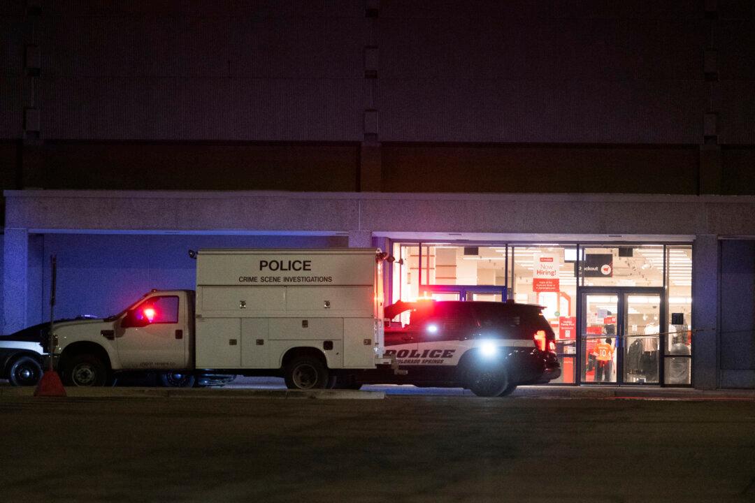 Christmas Eve Shooting at Colorado Mall Leaves 1 Dead and 3 Injured