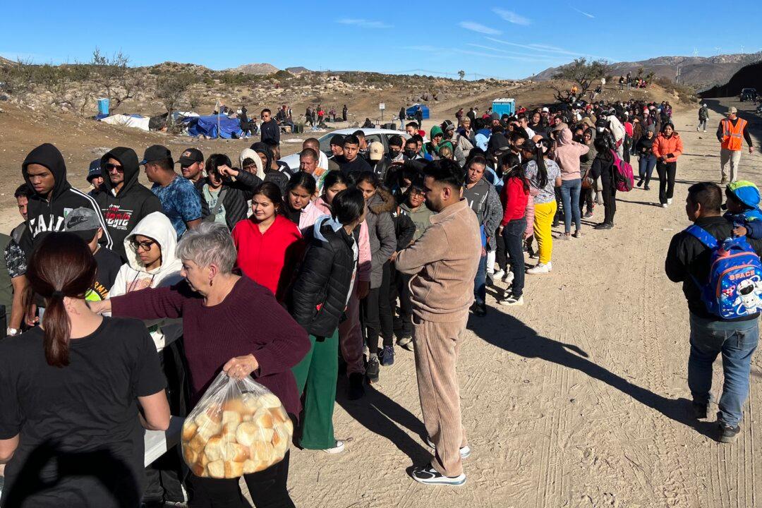 700,000 More Illegal Immigrants in California Eligible for Medi-Cal Starting Jan. 1