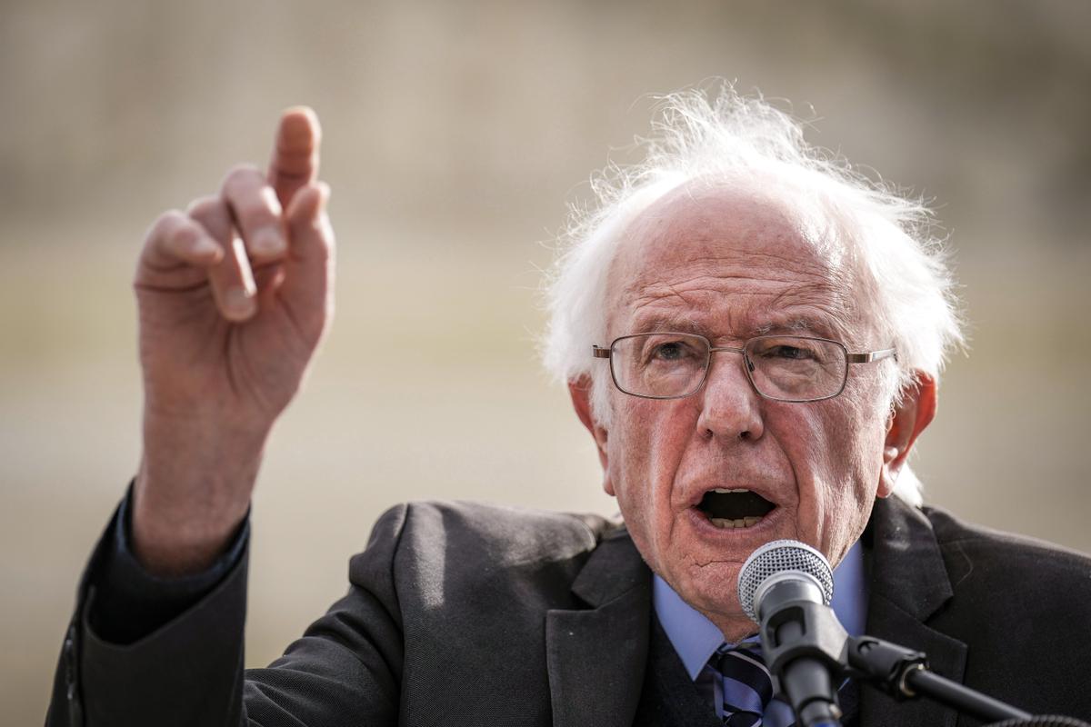 Democratic Senators Urge Biden Halt Military Aid to Israel Amid Humanitarian Crisis