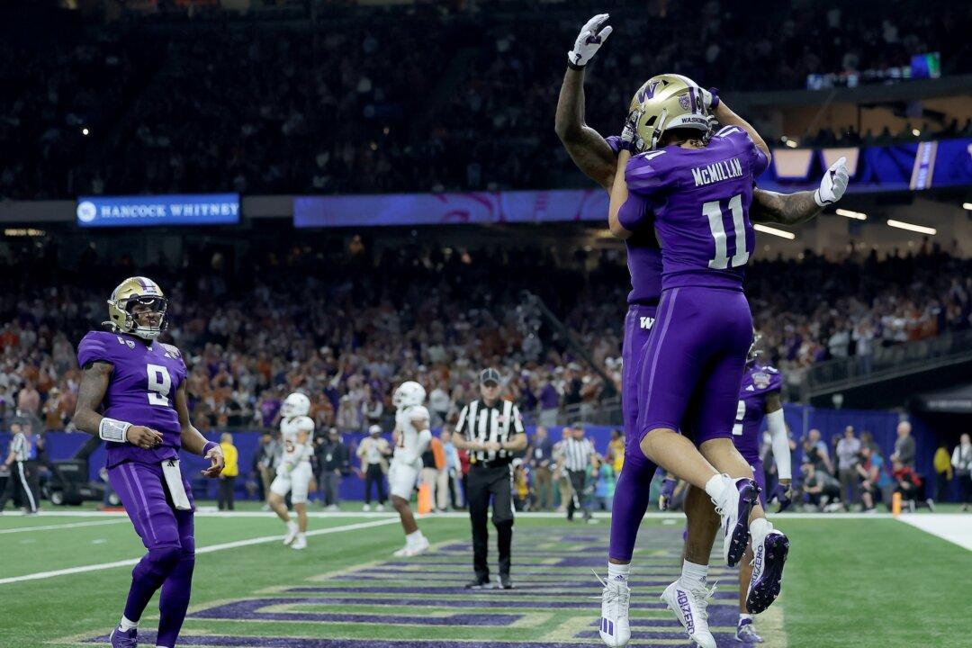 Michael Penix Jr. Leads No. 2 Washington to 37–31 Victory Over Texas and Spot in National Title Game