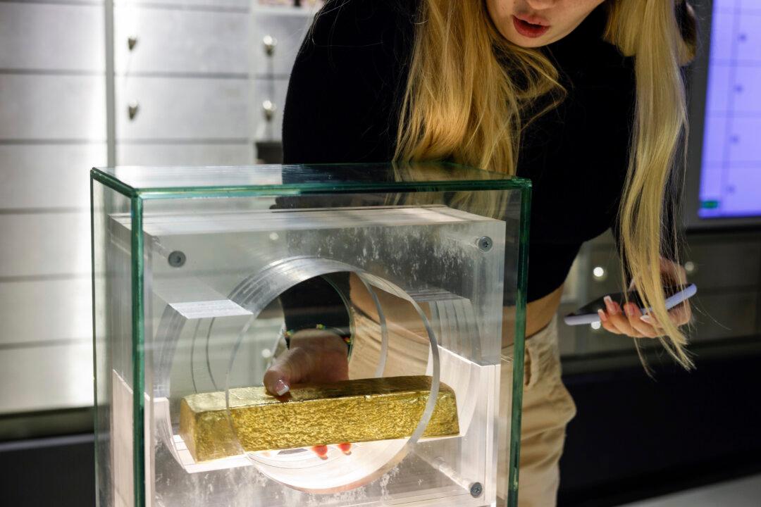 2024 Economic Preview: What Expected Rate Cuts Amid Gold’s Rise Might Mean