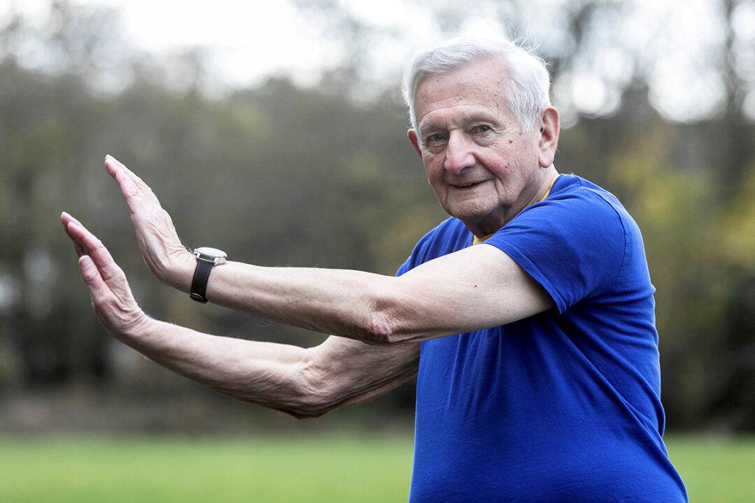 92-Year-Old All-Actioned Grandpa Does Martial Arts Every Day, Says It’s a ‘Lifesaver’