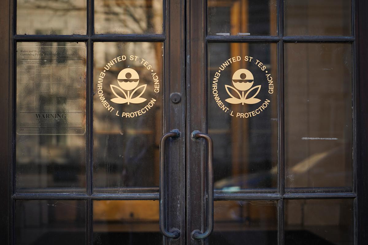 EPA Delays Proposed Carbon Emission Rules on Existing Gas Power Plants