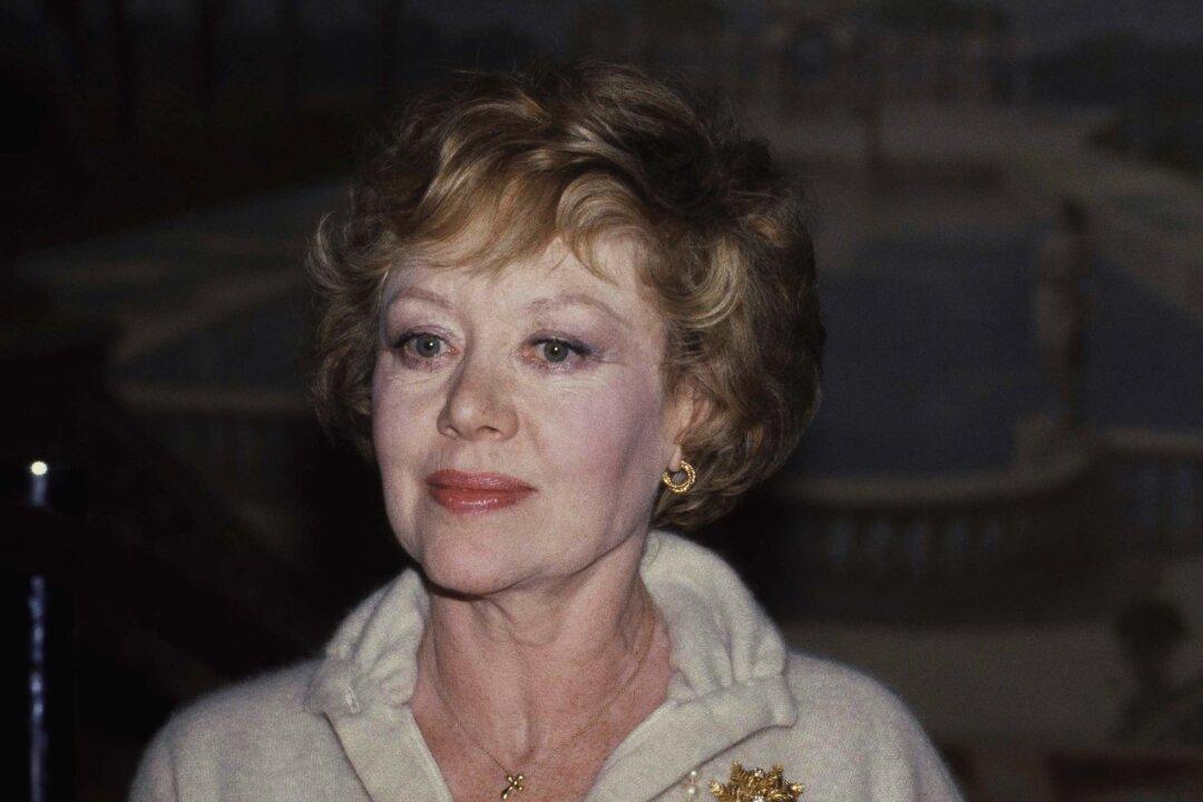 Glynis Johns, ‘Mary Poppins’ Star Who First Sang Sondheim’s ’Send in the Clowns,' Dies at 100