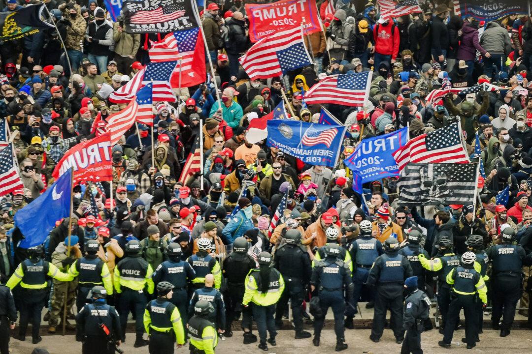 Trump’s Jan. 6 Pardons Don’t Cover Gun, Conspiracy Charges: Judges