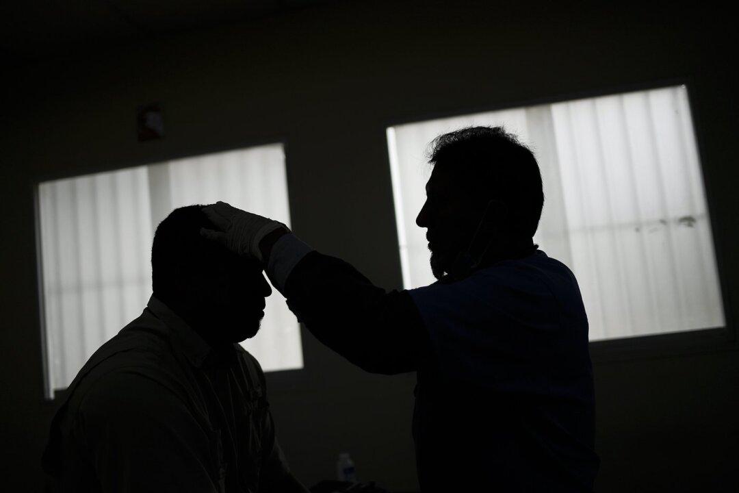 Clients of Unregistered Montreal Acupuncturist Urged to Get Tested for HIV, Hepatitis