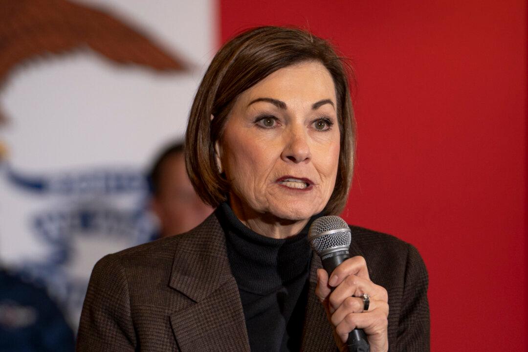 Iowa Governor Signs Bill Allowing Arrest of Illegal Immigrants Previously Denied Admission