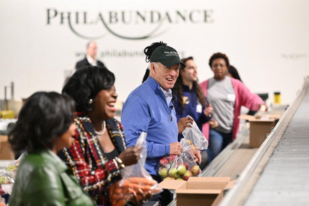 Biden Volunteers on MLK Day as Republican Candidates Brave Iowa Freeze