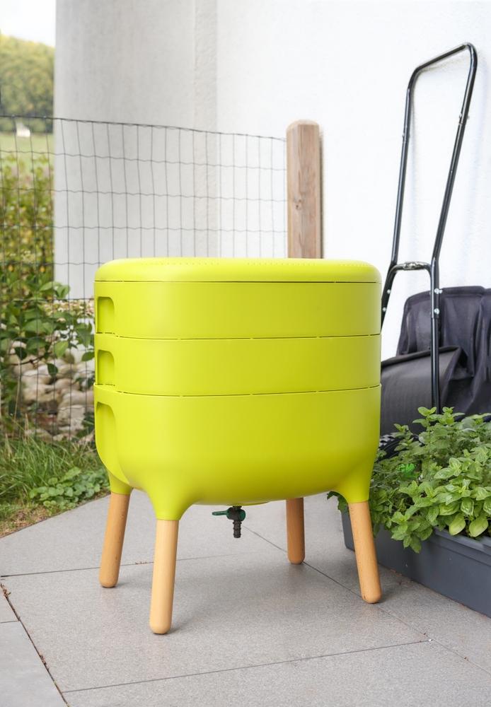 Specialized bins make worm composting easy, but the simplest way to get started is with a cat litter tray or plastic tote. (sophiecat/Shutterstock)