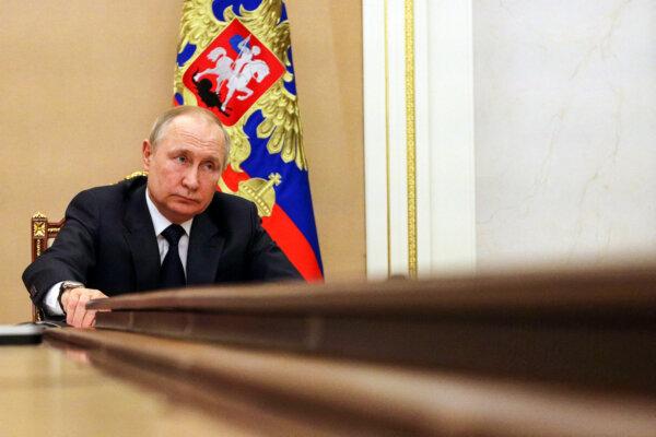 Russian President Vladimir Putin chairs a meeting in Moscow, on March 10, 2022. (Mikhail Klimentyev/Sputnik/AFP via Getty Images)