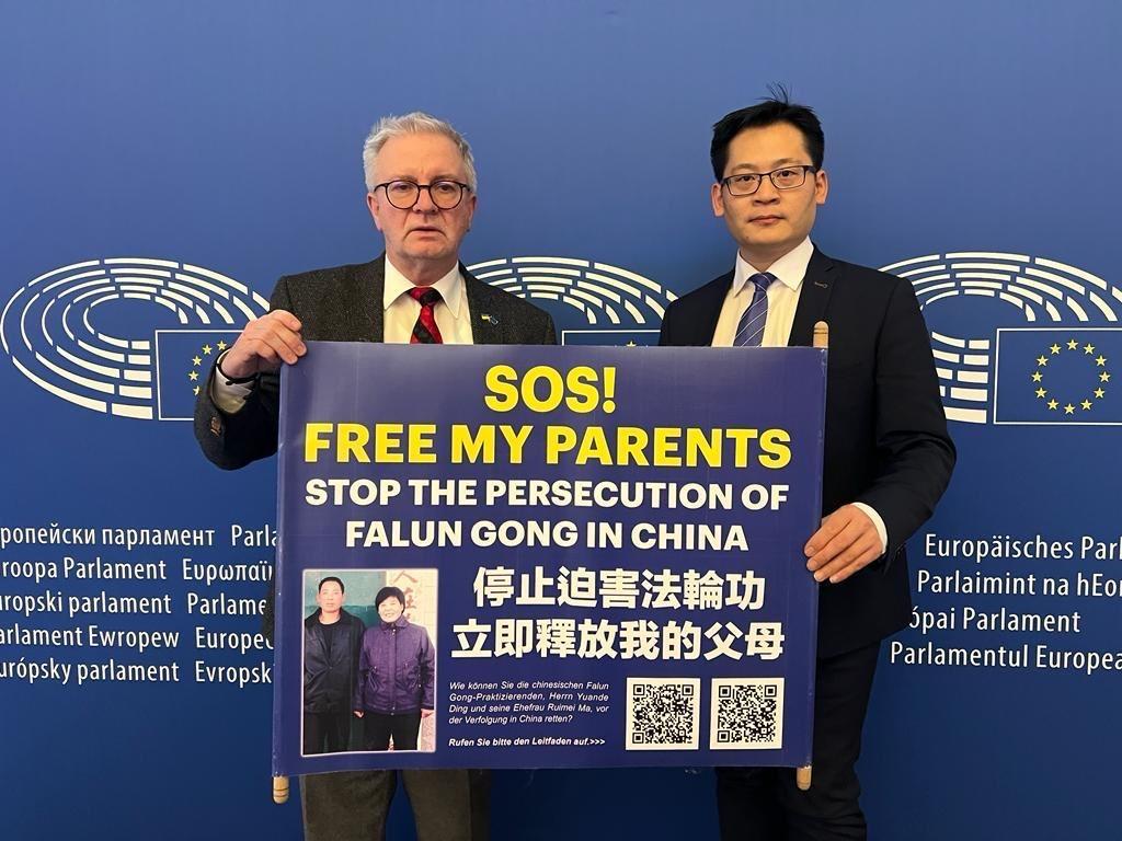 Michael Gahler, a member of the European Parliament and the Christian Democratic Union, poses for a photo with Ding Lebin, son of a Falun Gong practitioner imprisoned in China, after the EU passage of a resolution condemning the persecution of Falun Gong in China, on Jan. 18, 2024. (Courtesy of Ding Lebin)