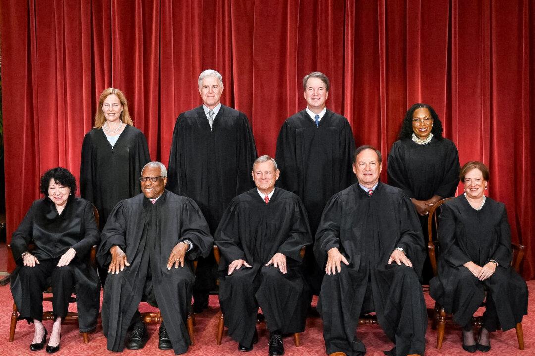 Supreme Court Allows Federal Government to Remove Texas Border Wire