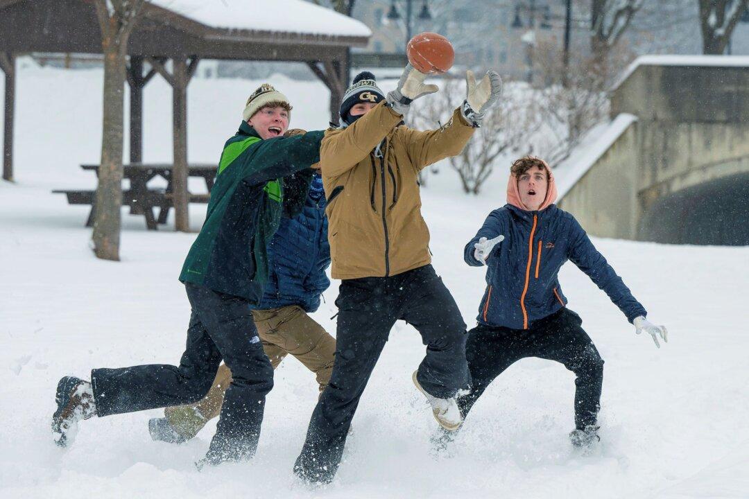 Brutally Cold Weather Reaching Deep Into Lower US, Causing Dozens of Deaths