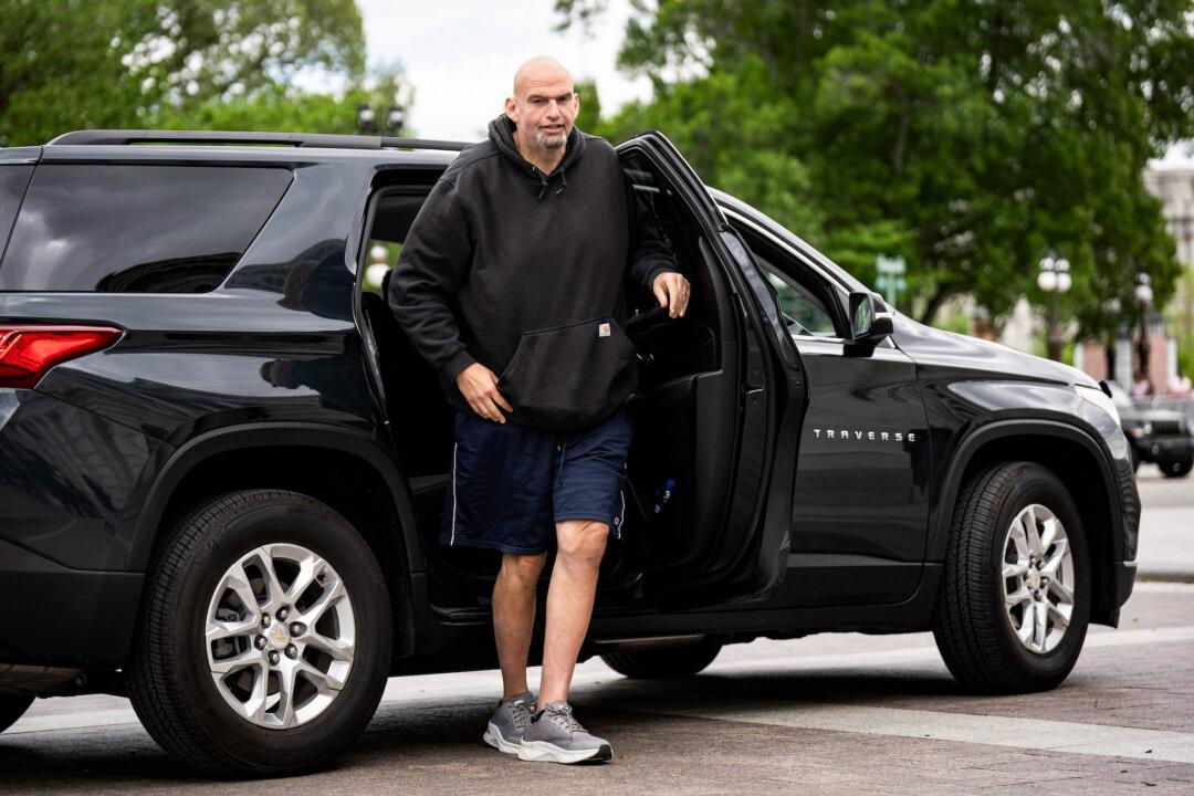 Massive Influx of Illegal Immigrants Endangers American Dream, Democrat Senator Says