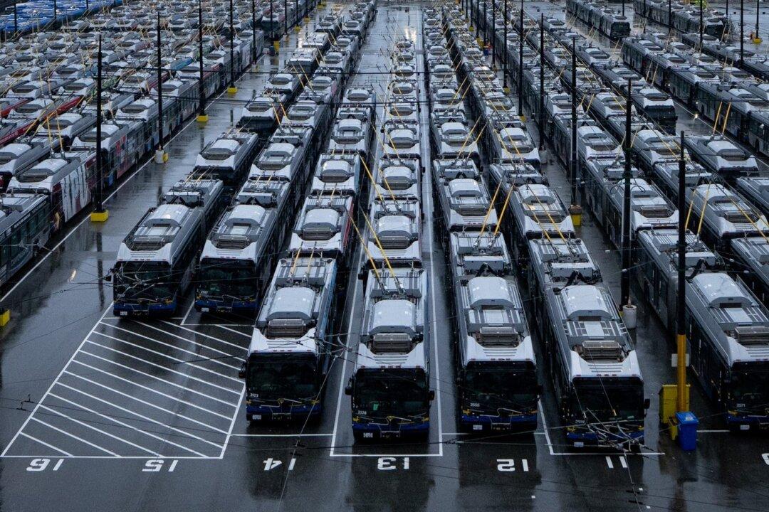 Tourists, Workers, Students Stranded by Metro Vancouver Bus Strike