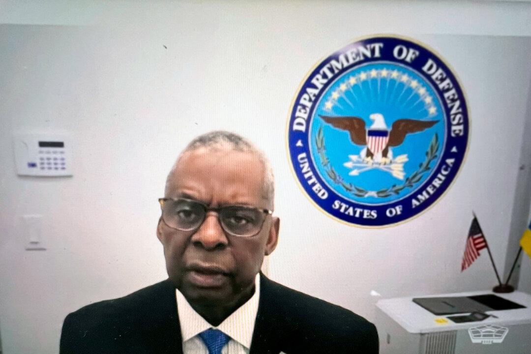 US Defense Secretary Makes 1st Public Appearance Since Secretive Hospitalization