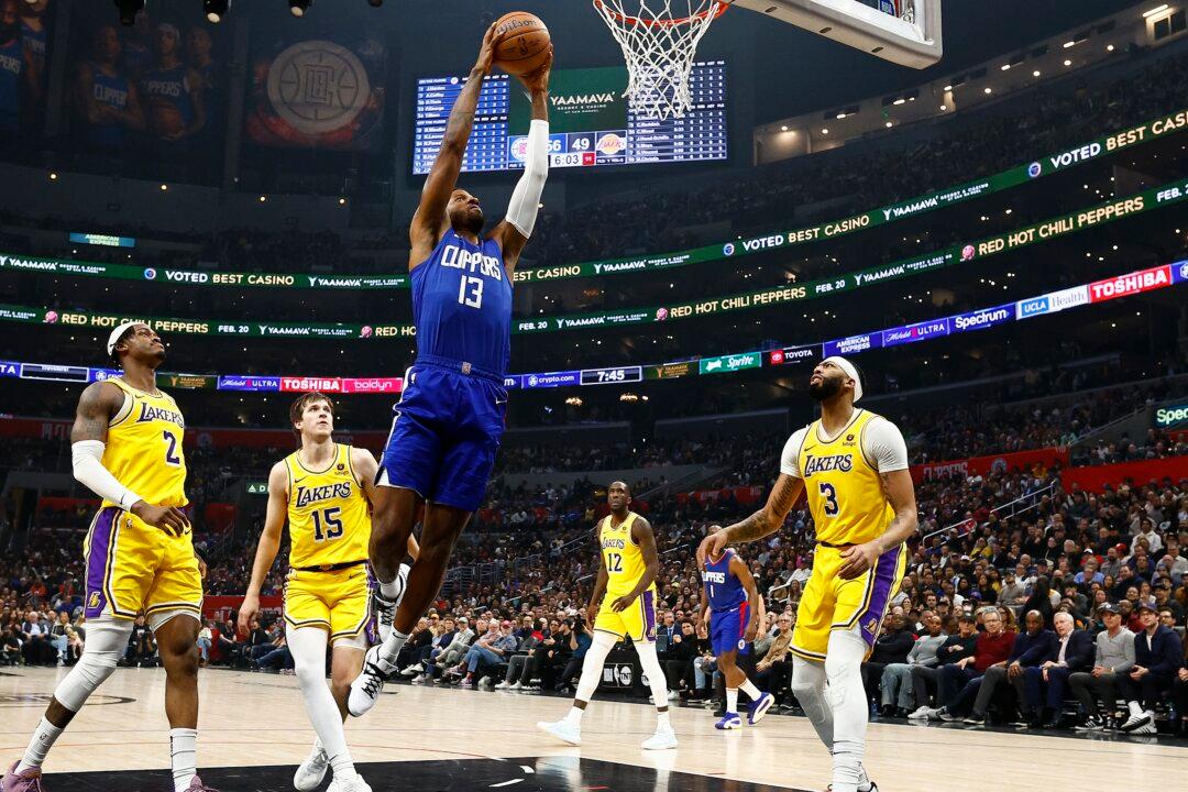 Leonard’s Triple-Double Leads Clippers Over Lebron-Less Lakers 127–116