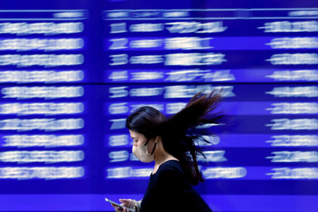 Pivot Party Lifts European Stocks, Oil to Best Week of Year