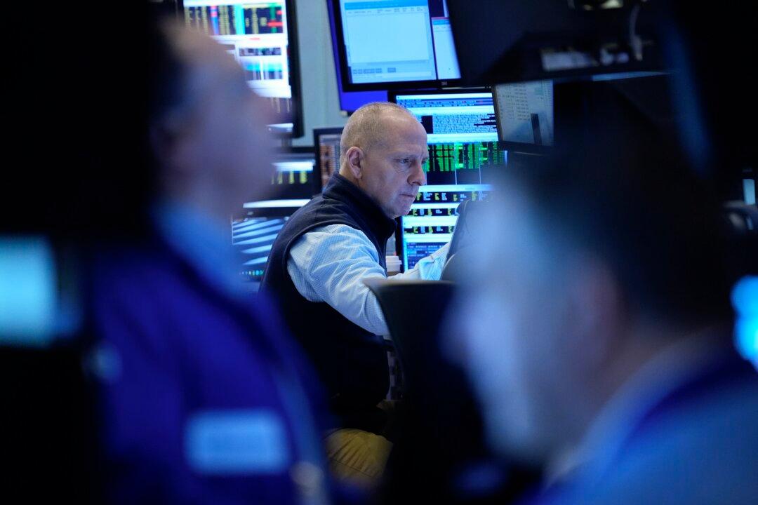 Stock Market Today: Netflix and Tech Stocks Climb, but Wall Street Ends With Indexes Mixed