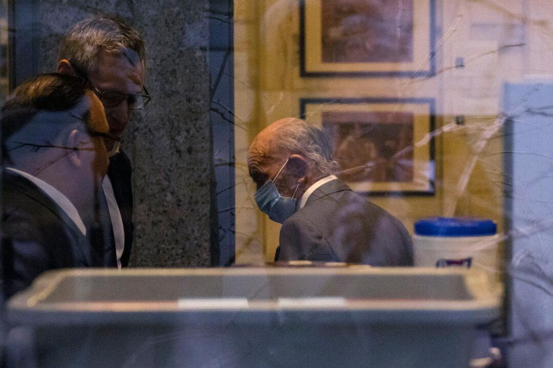 British Billionaire Joe Lewis Pleads Guilty in Insider Trading Case