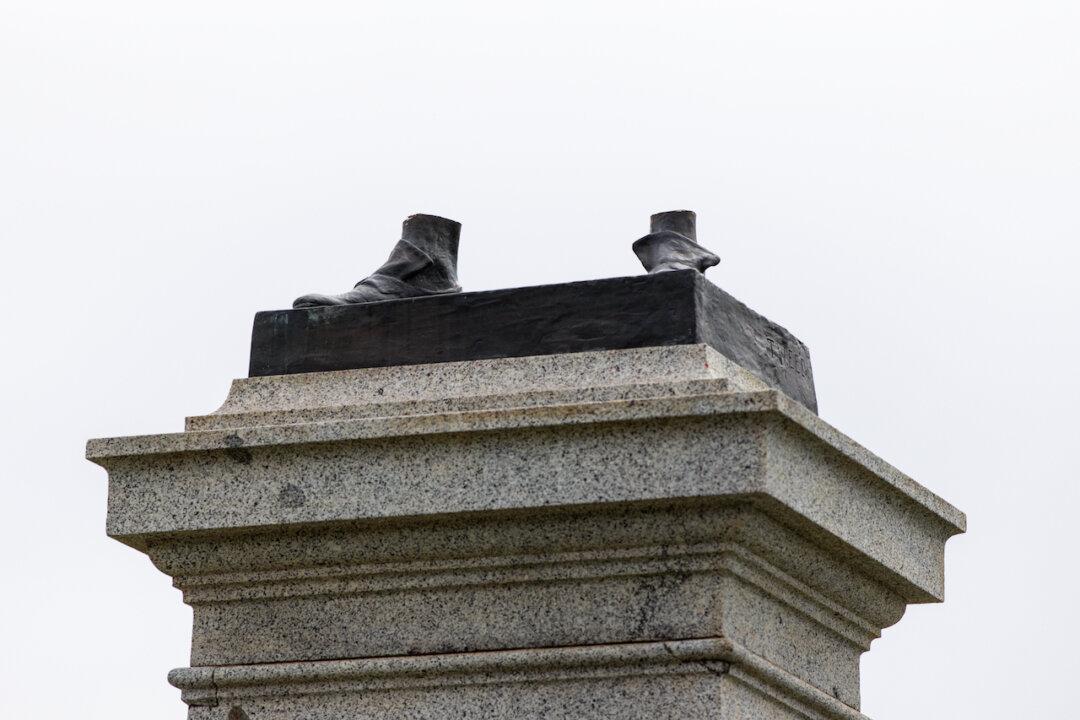 3rd Statue of Colonial Explorer Cut Down in Melbourne